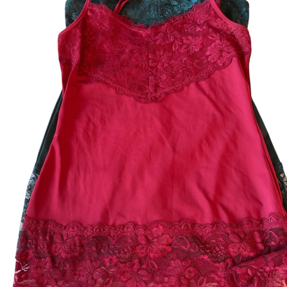 Studio Y Maurice’s 2 camisoles 1burgundy & 1 teal green with lace size Small - Picture 4 of 10